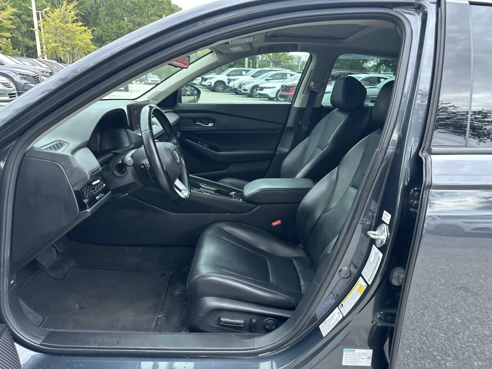 Used 2023 Honda Accord Touring image 2