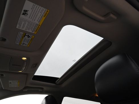 Used 2020 Nissan Pathfinder Platinum image 40