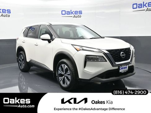 Used 2023 Nissan Rogue SV image 1
