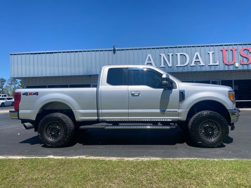 Used 2017 Ford F250 Lariat w/ Tow Technology Bundle image 2