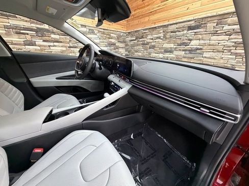 Certified 2025 Hyundai Elantra Limited w/ Cargo Package image 13