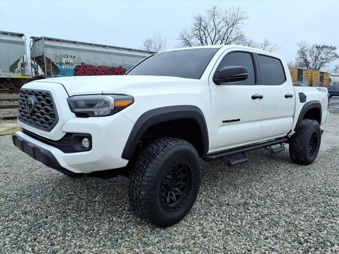 Used 2021 Toyota Tacoma TRD Off-Road w/ TRD Premium Off Road Package image 4