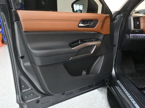 Used 2024 Nissan Pathfinder Platinum FWD image 22