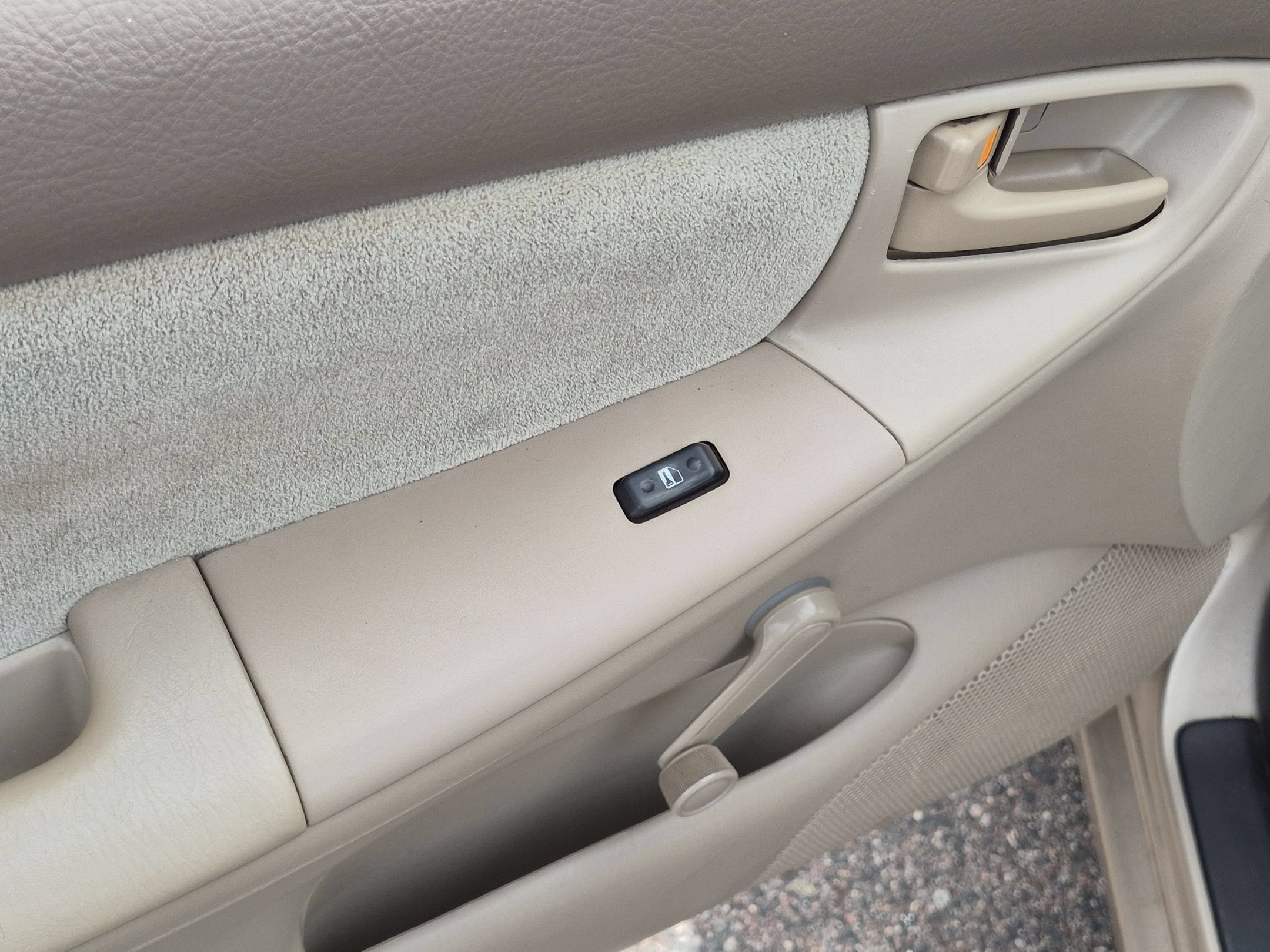 Used 2004 Toyota Corolla CE w/ All Weather Guard Pkg FWD image 5