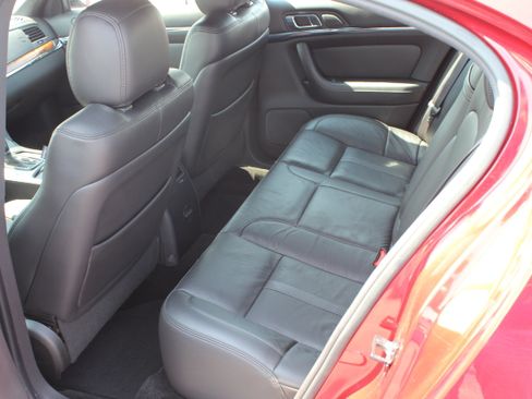Used 2013 Lincoln MKS FWD image 19