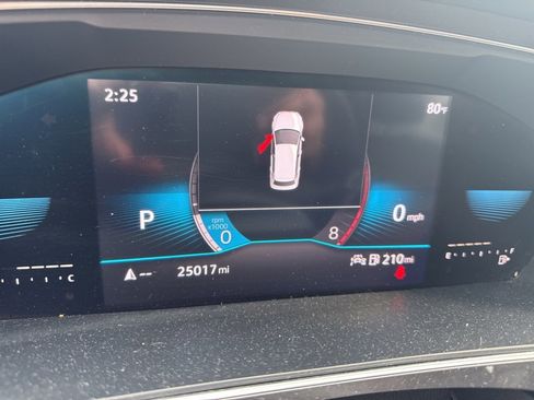 Used 2022 Volkswagen Tiguan SE R-Line image 4