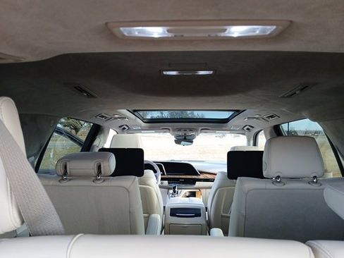 Used 2021 Cadillac Escalade Premium Luxury Platinum image 19