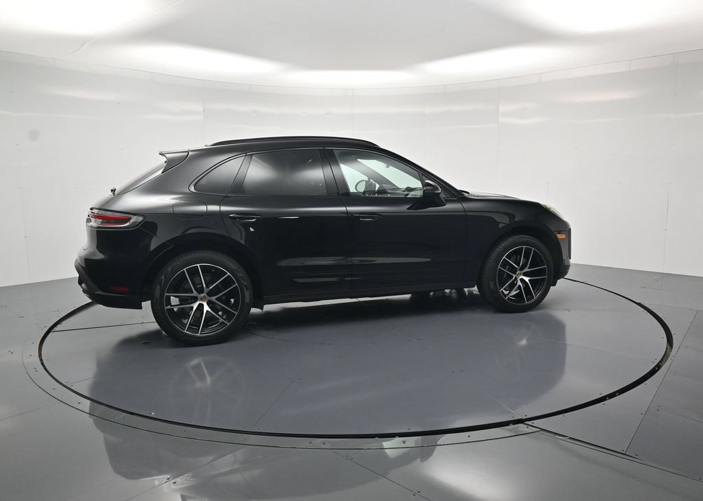Certified 2025 Porsche Macan AWD/4WD image 41