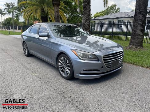 Used 2015 Hyundai Genesis 3.8 image 2