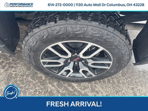 Used 2024 GMC Sierra 1500 AT4 w/ Technology Package image 11