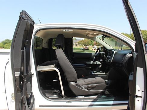 Used 2022 Chevrolet Colorado LT w/ Fleet Safety Package RWD image 12