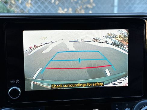 Used 2023 Toyota Highlander XLE image 23