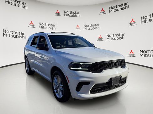 Used 2024 Dodge Durango GT image 3