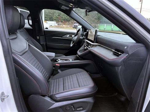 Used 2025 Ford Explorer ST-Line image 18