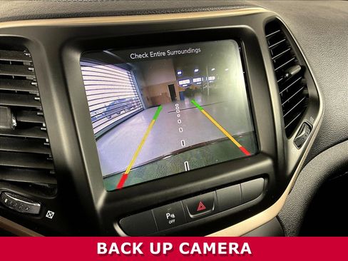 Used 2015 Jeep Cherokee Limited w/ Luxury Group AWD/4WD image 13