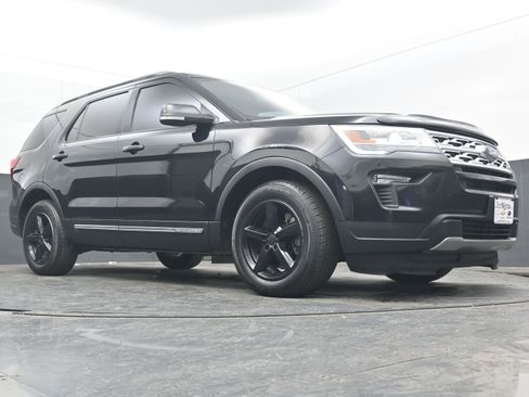 Used 2018 Ford Explorer XLT w/ Equipment Group 201A image 21