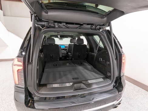 Used 2025 Chevrolet Tahoe High Country image 38