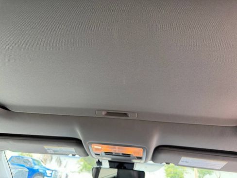 Used 2018 Toyota Highlander XLE AWD/4WD image 19