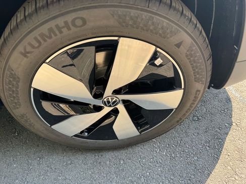 New 2025 Volkswagen Taos S image 9