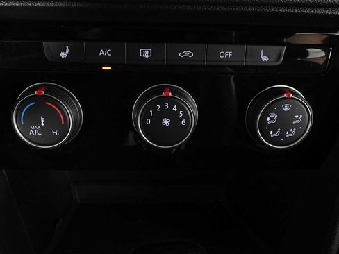 Certified 2023 Volkswagen Taos SE w/ Panoramic Sunroof Package FWD image 24