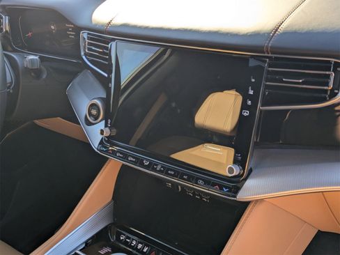 Used 2023 Jeep Grand Wagoneer Series III image 8