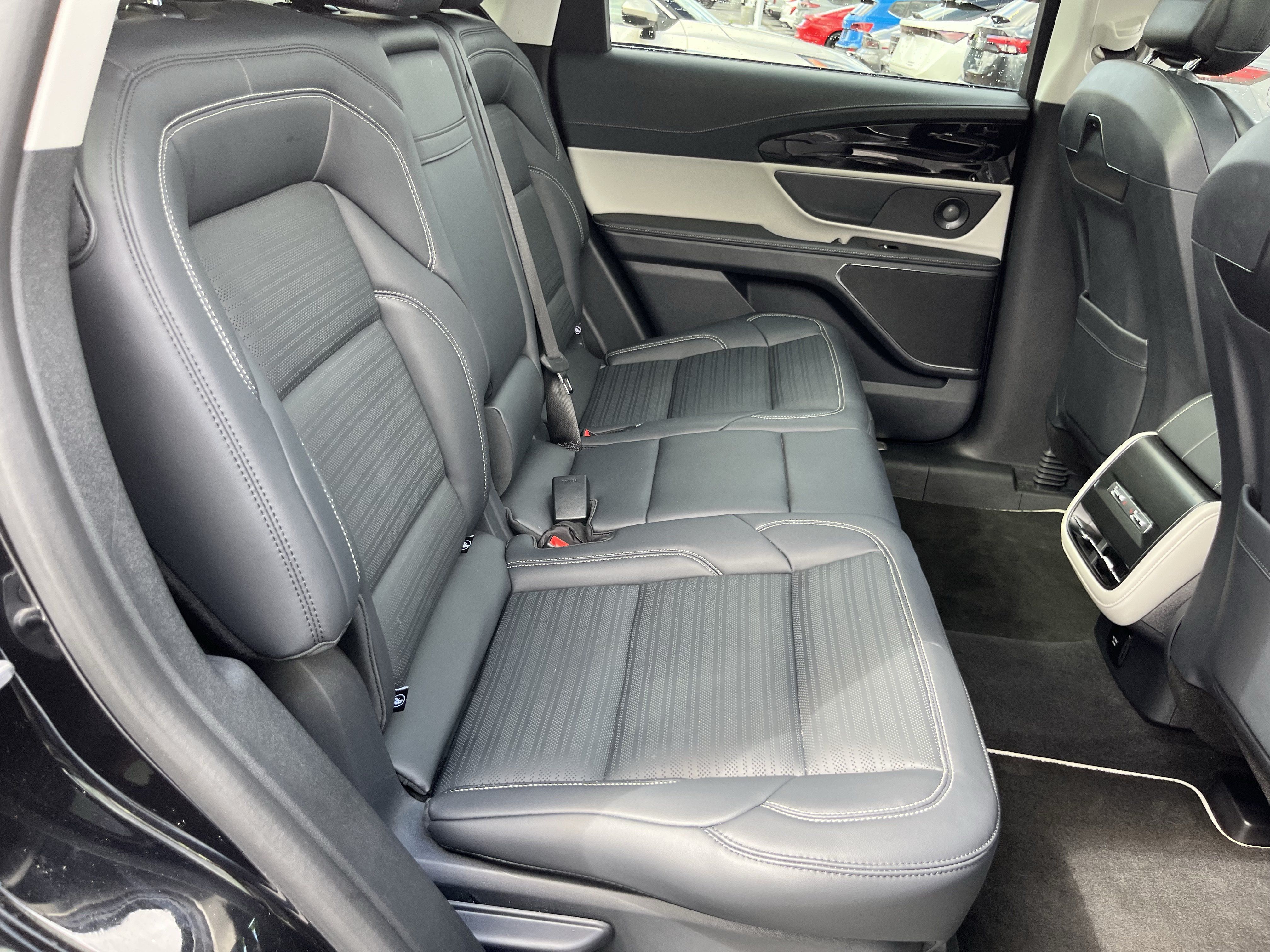 Used 2025 Lincoln Nautilus Reserve AWD/4WD image 4