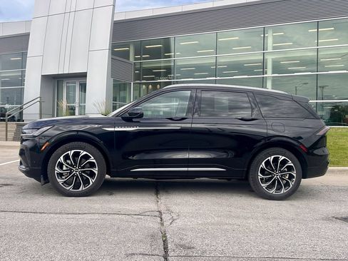 Used 2024 Lincoln Nautilus Reserve w/ Equipment Group 202A AWD/4WD image 3