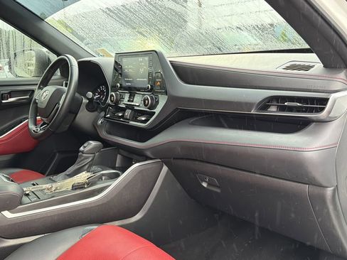 Used 2021 Toyota Highlander XSE FWD image 21