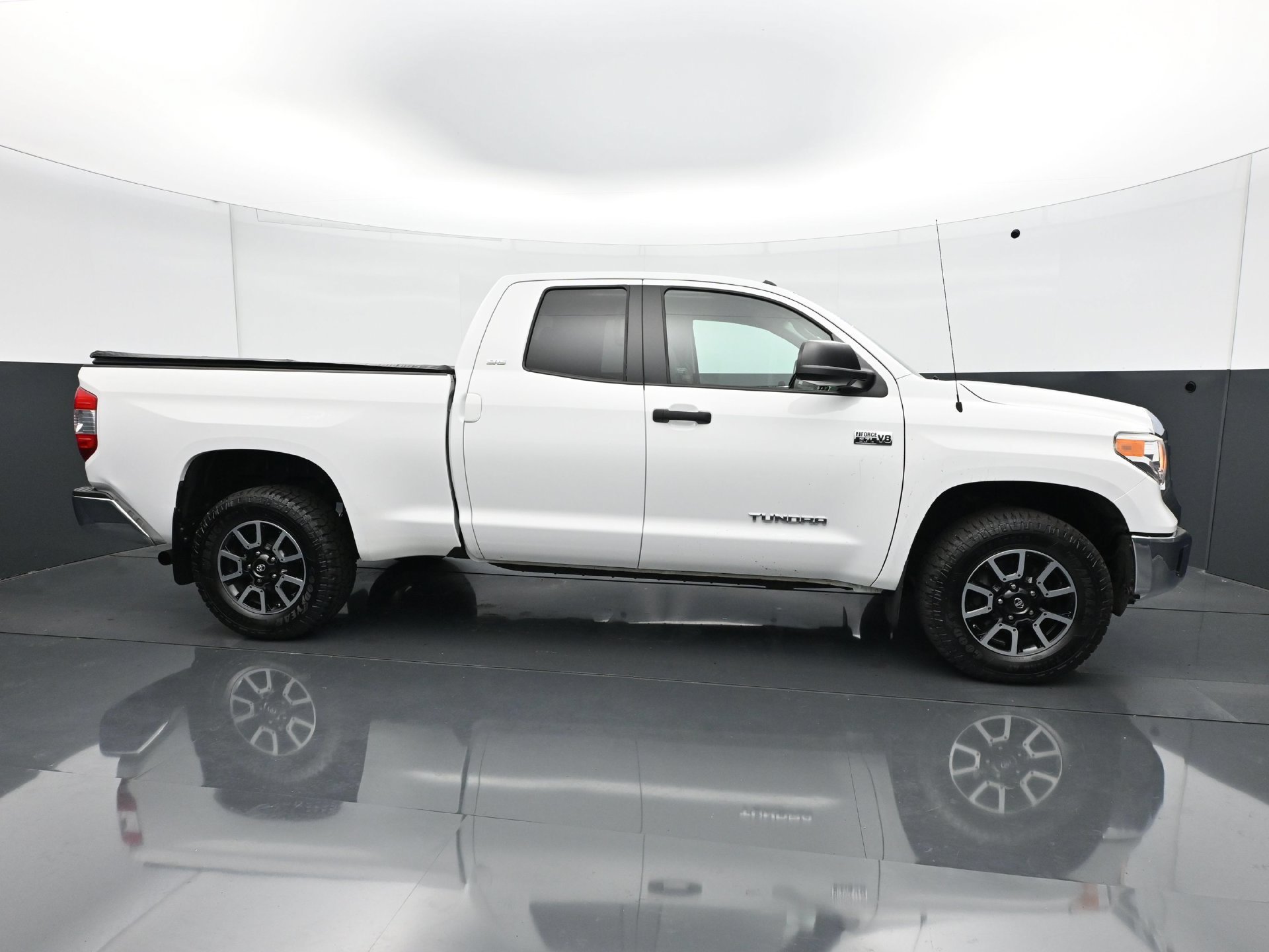 Used 2017 Toyota Tundra SR5 w/ TRD Off Road Package AWD/4WD image 8