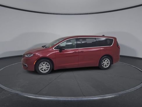 Certified 2024 Chrysler Pacifica Touring-L FWD image 10