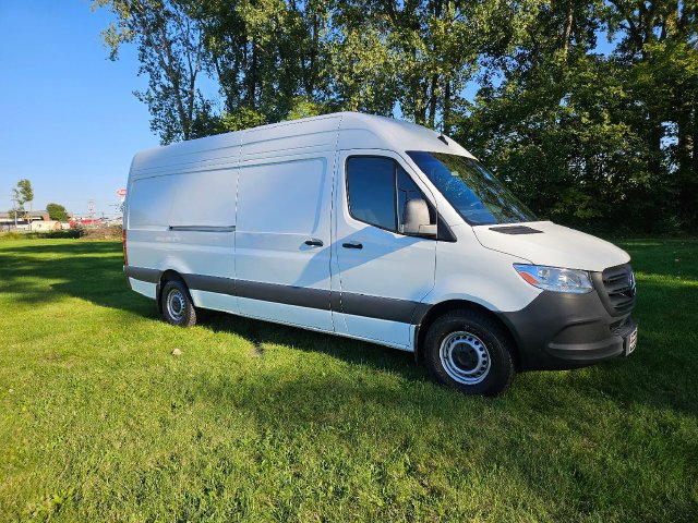 Used 2025 Mercedes-Benz Sprinter 2500 image 2