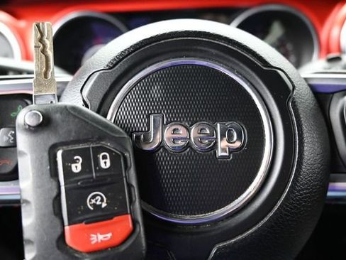 Used 2019 Jeep Wrangler Unlimited Rubicon w/ LED Lighting Group AWD/4WD image 45