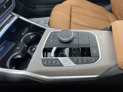 Used 2025 BMW 230i Coupe w/ M Sport Package image 17