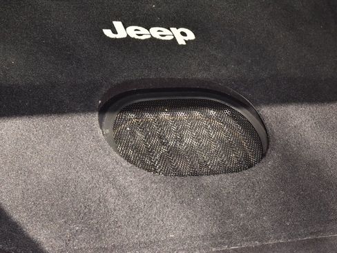 Used 2015 Jeep Wrangler Unlimited Rubicon image 36
