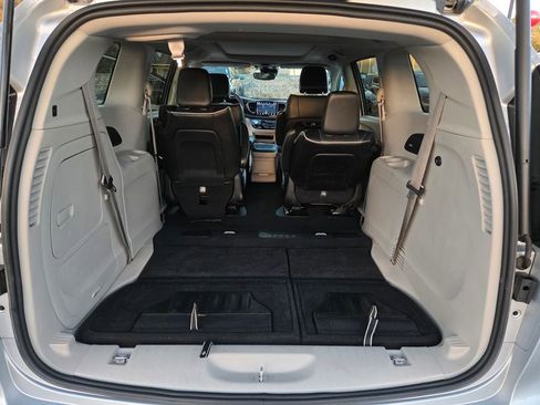 Used 2023 Chrysler Pacifica Limited image 26