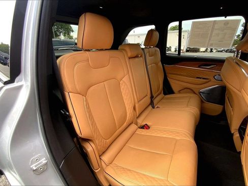 Certified 2025 Jeep Grand Cherokee Summit AWD/4WD image 19