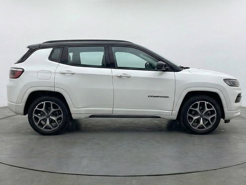 Used 2025 Jeep Compass Limited image 11