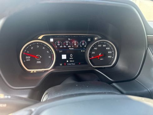 Used 2021 Chevrolet Suburban Premier w/ Premium Package AWD/4WD image 13