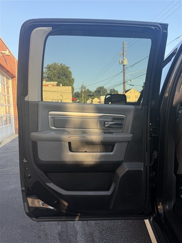 Used 2015 RAM 3500 Big Horn AWD/4WD image 3
