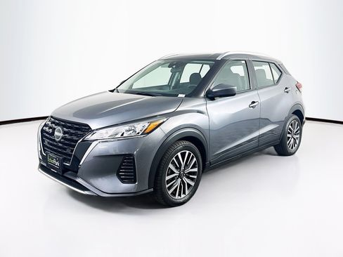 Used 2022 Nissan Kicks SV FWD image 3
