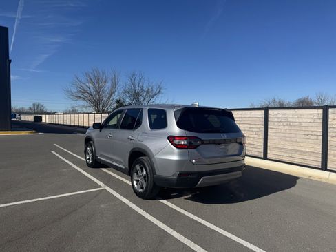 Used 2025 Honda Pilot EX-L image 3