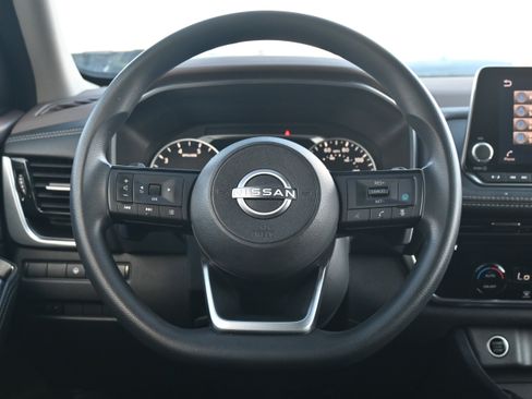 Used 2023 Nissan Rogue SV image 18