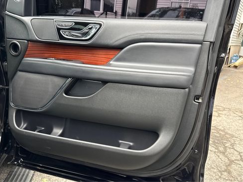 Used 2022 Lincoln Navigator L Reserve AWD/4WD image 20