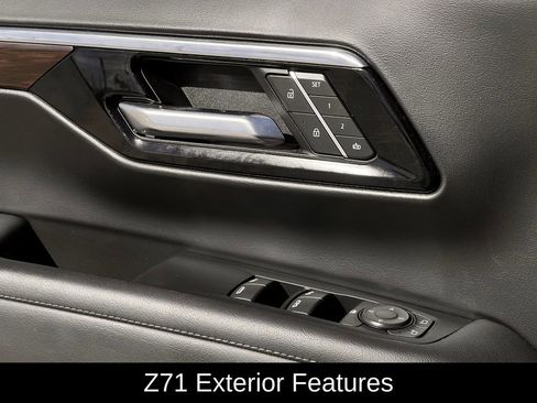 Used 2025 Chevrolet Suburban Z71 image 26