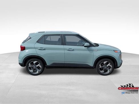 Used 2025 Hyundai Venue SEL FWD image 6