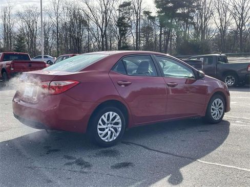 Used 2018 Toyota Corolla LE image 6