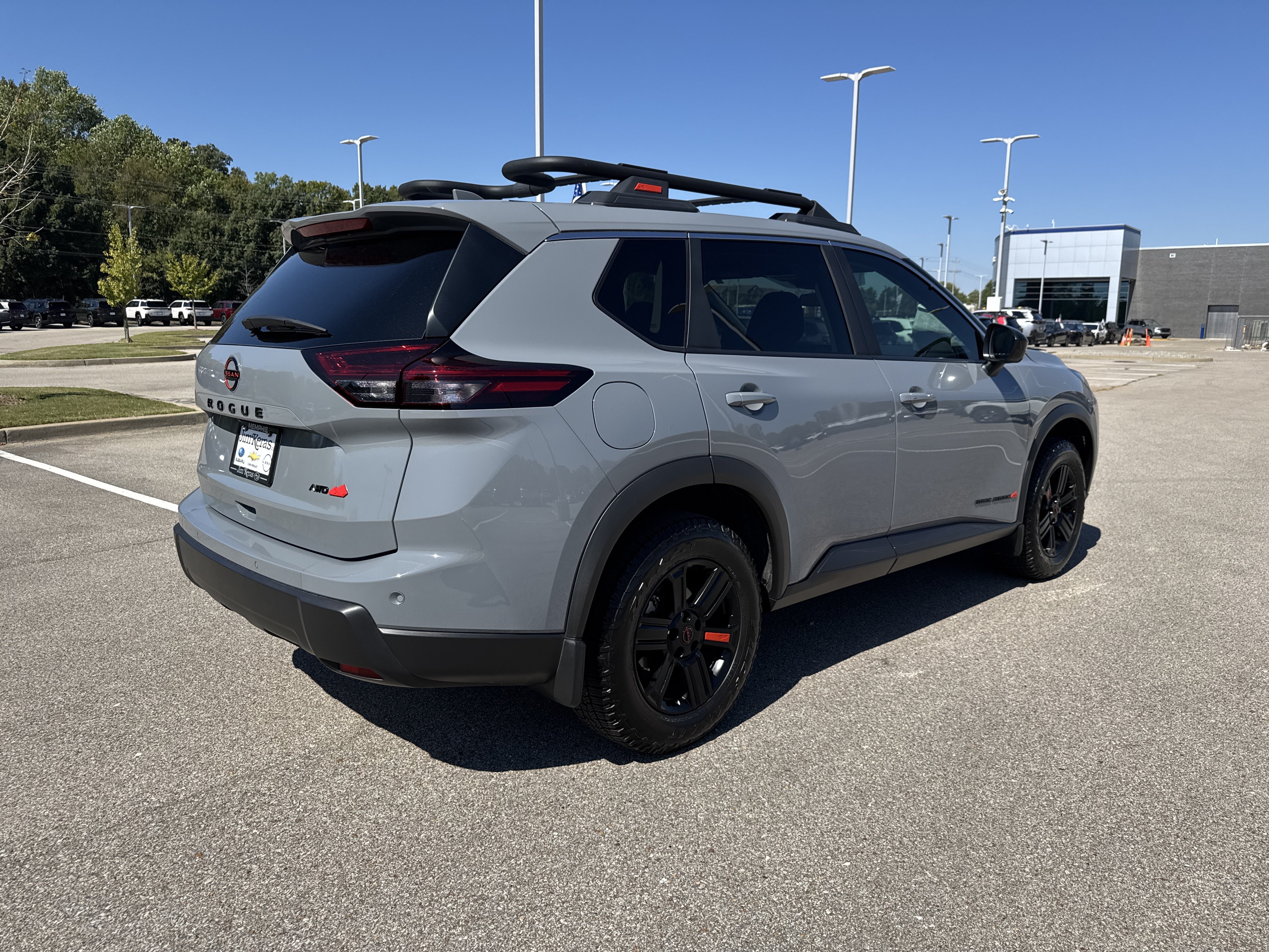 Used 2025 Nissan Rogue SV AWD/4WD image 3