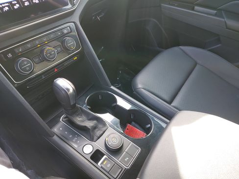 Used 2020 Volkswagen Atlas Cross Sport SEL image 27