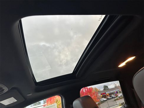 Used 2024 Chevrolet Colorado Z71 w/ Z71 Convenience Package 2 image 23