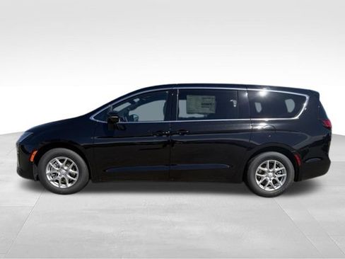 New 2027 Chrysler Pacifica Select FWD image 15